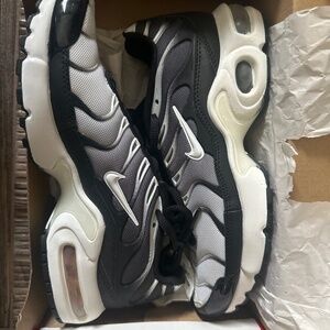 AIR MAX PLUS